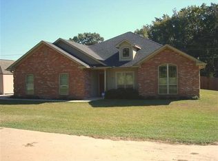 105 Fort Crawford Dr, Hallsville, TX 75650