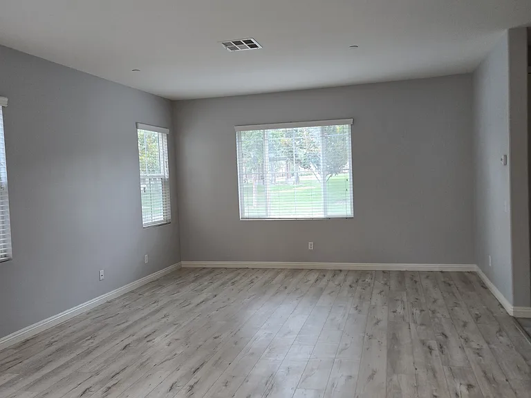 8678 Founders Grove St — Photo 5