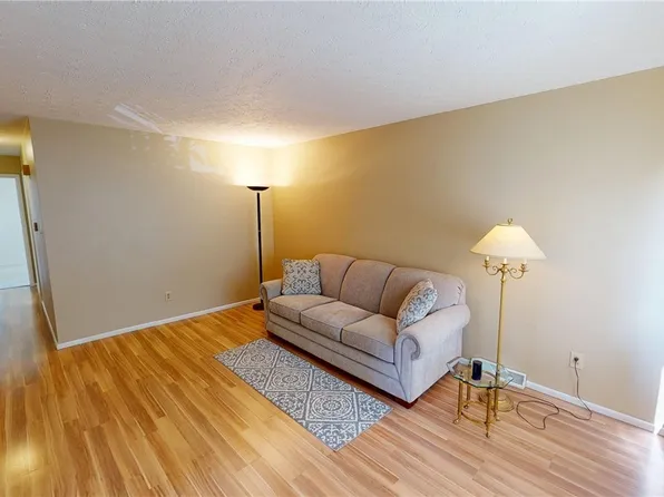 935 Carnegie Ave, Akron, OH 44314