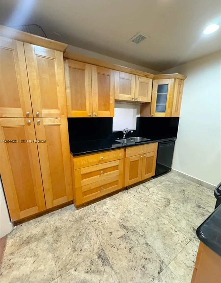 Pier 43 Condo — Photo 2