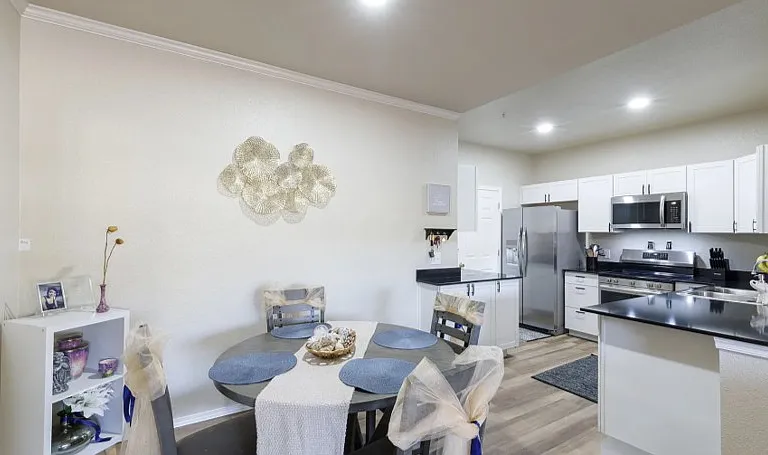 5301 E Van Buren St #1089 — Photo 4
