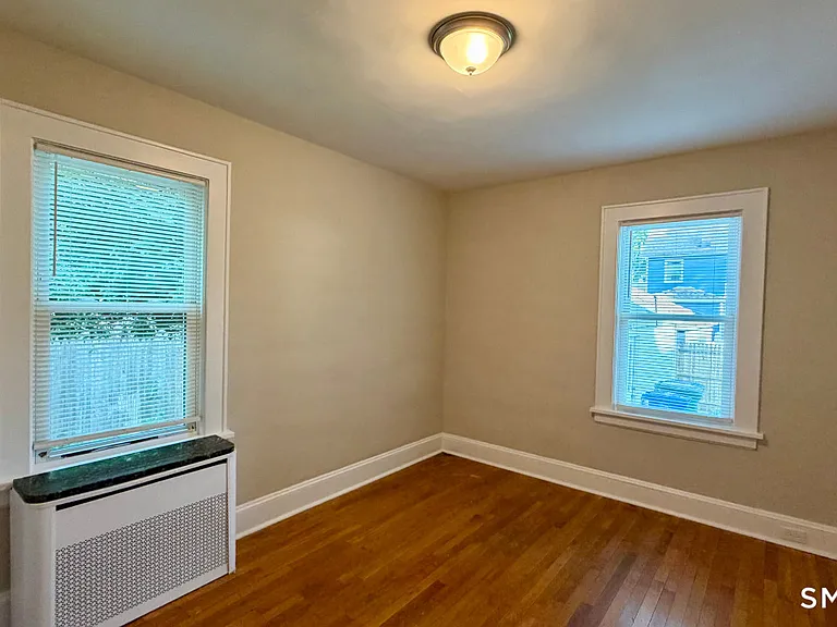 77 Astoria Ave — Photo 13
