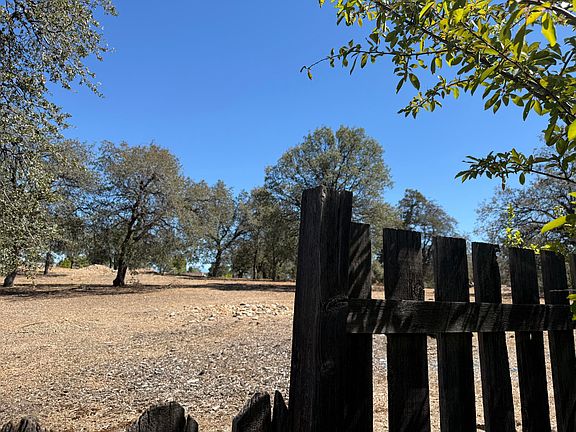 4th image of 3605 Summit Dr
