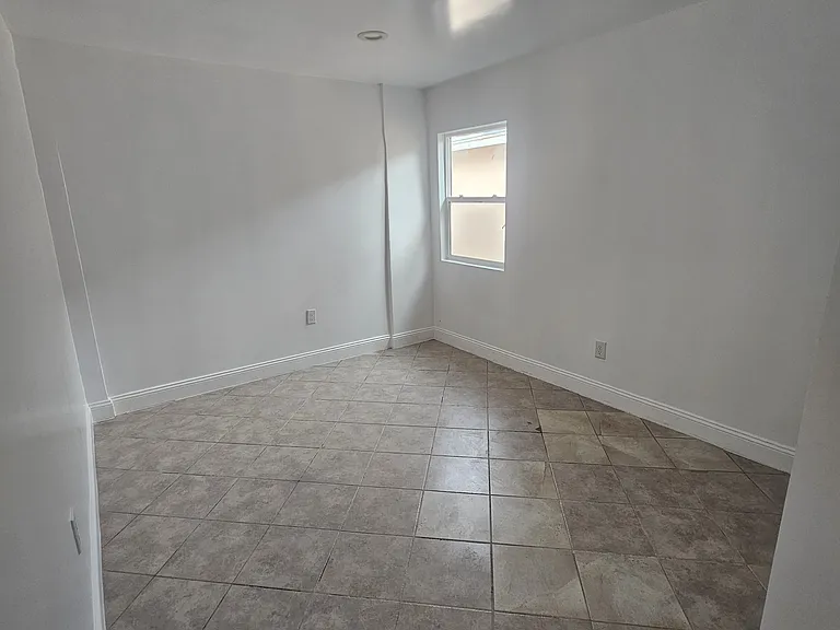 1107 S Central Ave #C — Photo 8