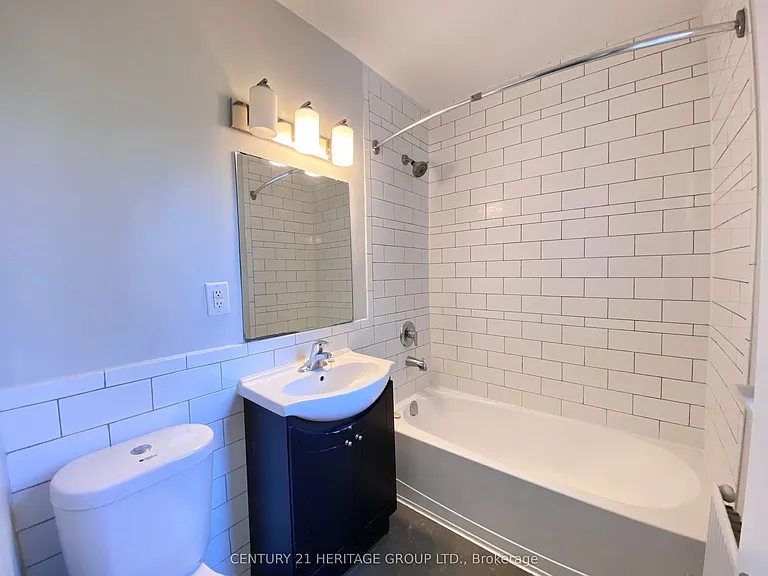 174 Grove St E #3 — Photo 14