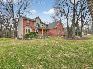 2227 Pine Bluffs Ct, Highland, MI