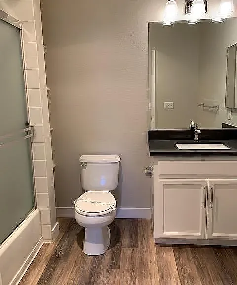 3x2 / 1240 sf - Master Bath (left)