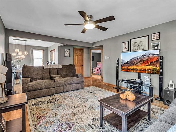 5th image of 80 Southwood Dr
