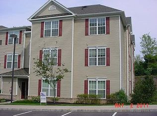 228 Sophee Ln, Lakewood, NJ