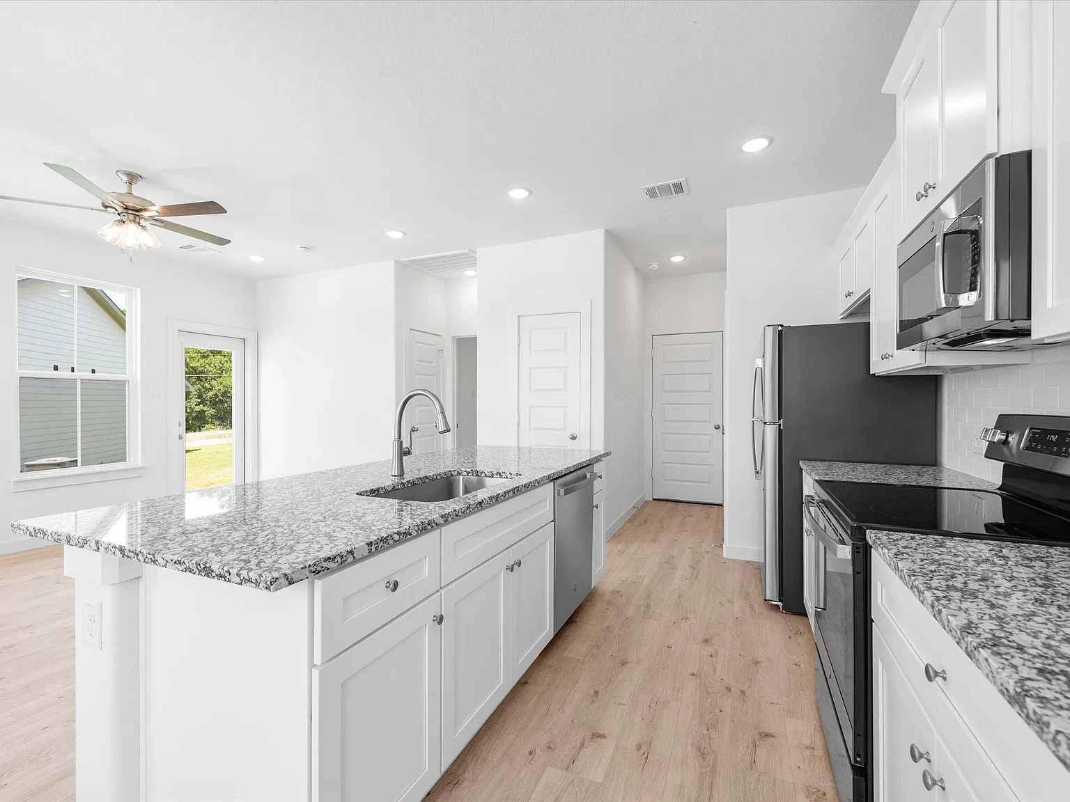 1207 Chestnut Court, Runa - 2 — Photo 4