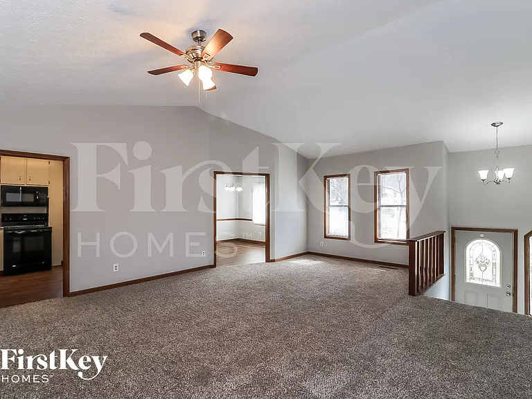 213 Park Ave — Photo 2