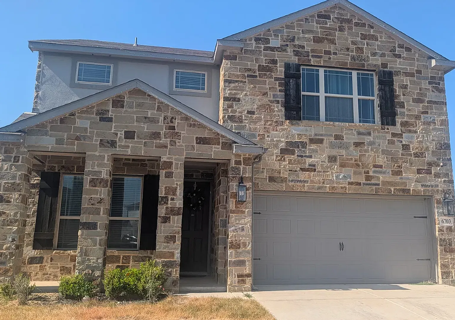 Spacious Lovely Home w/Backyard — Photo 1