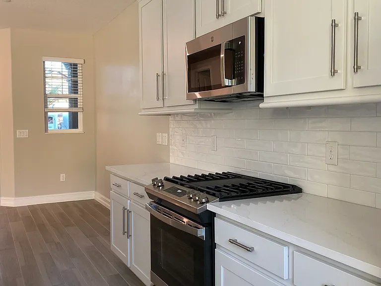 4671 Almada Ln — Photo 4