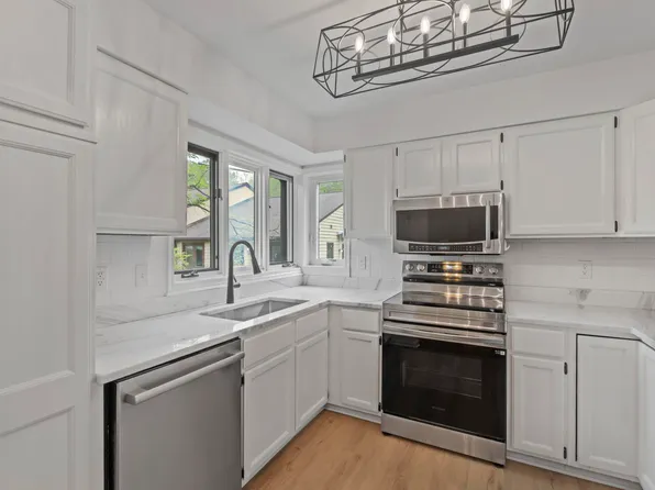 1285 Branchlands Dr, Charlottesville, VA 22901