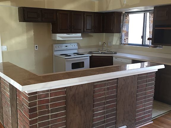 3rd image of 31 Queen Ann Dr