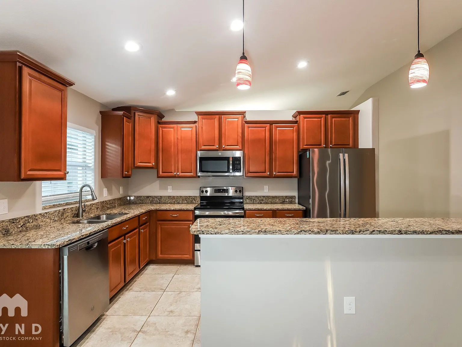 3 bed, 2.0 bath, 2052 sqft, $2,295 — Photo 3