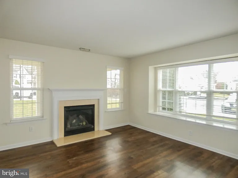 2105 Lexington Mews — Photo 8