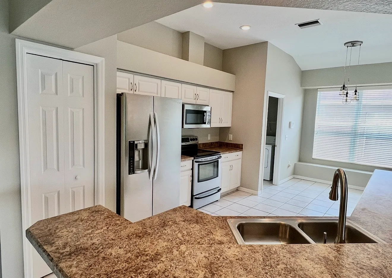 4 bed, 2050 sqft, $2,695 — Photo 3