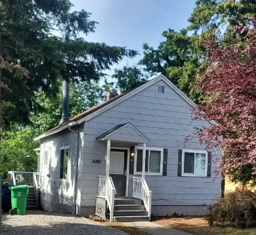 11761 SE Yamhill St Photo 1
