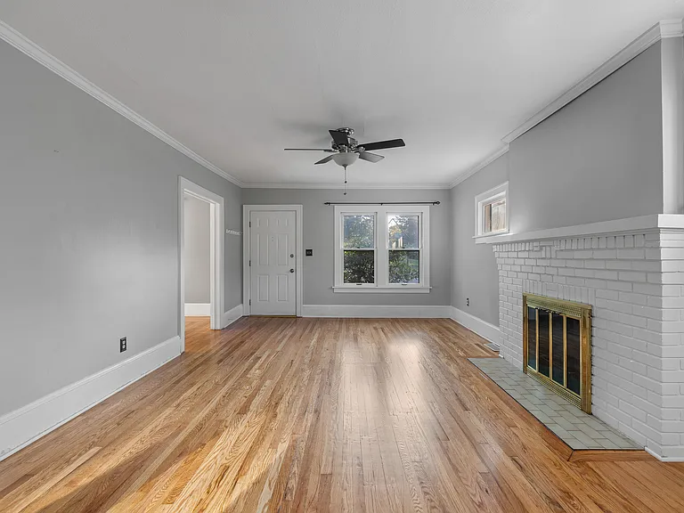 702 College Ave — Photo 4