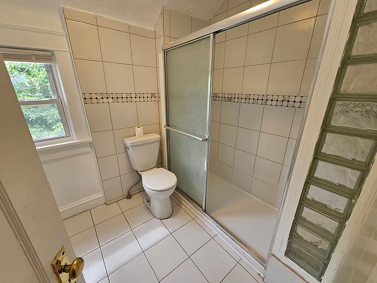 1304 W 50th St #2 — Photo 15