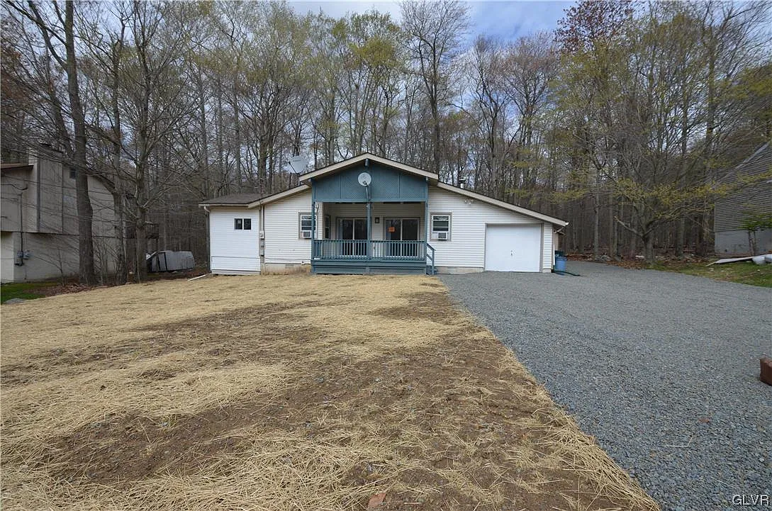 1067 Country Place Dr photo 1