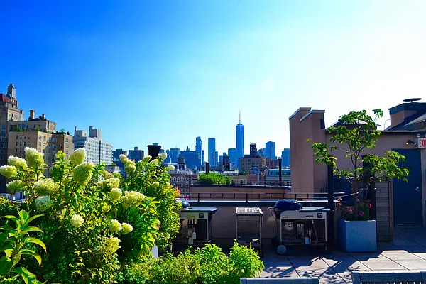 Sold by Compass | media 18