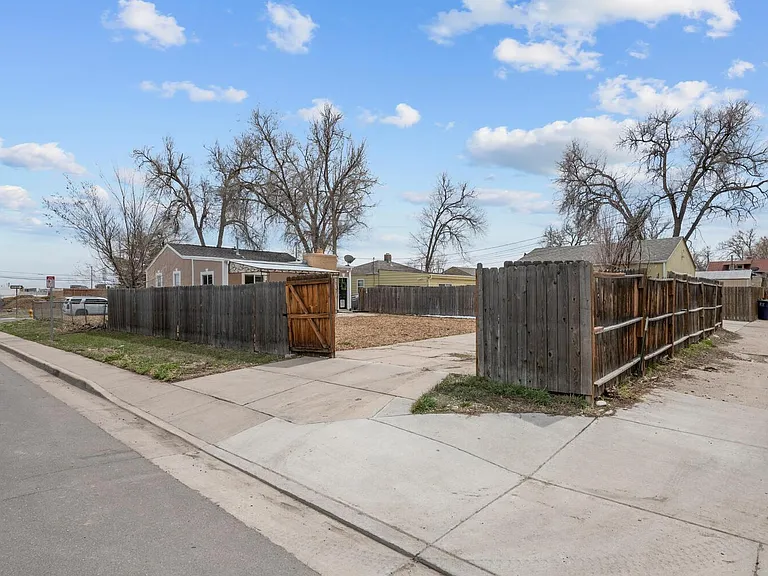 895 Grove St #B — Photo 25