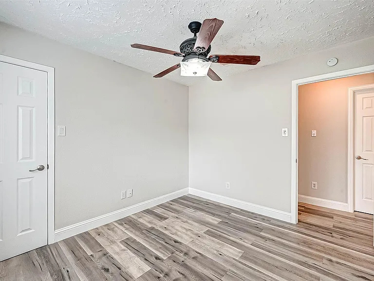 6802 Glenray Dr — Photo 29