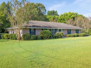 421 Ridgefield Dr, Wetumpka, AL 36093