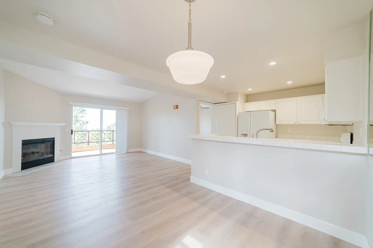 Building Photo - 7001 Ballena Way #32