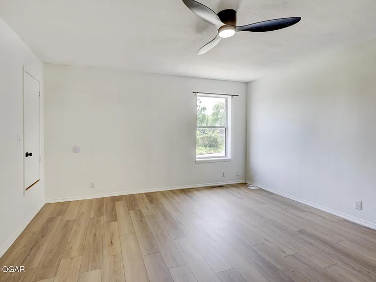 103 W 41st St — Photo 12