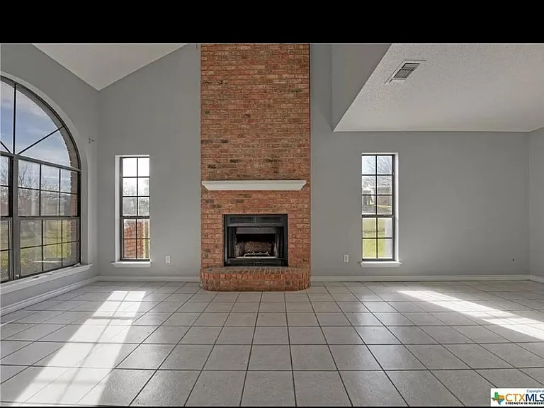 3300 Lois Ln — Photo 8