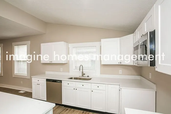 1118 N Parker Ave — Photo 8