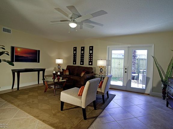 5th image of 115-125 Poinsettia Street
