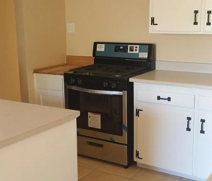 4102 Comanche Rd NE — Photo 4