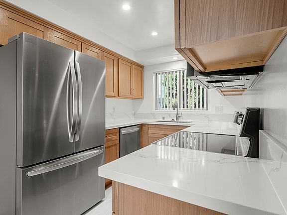 3rd image of 11423 1/2 Ohio Ave #7