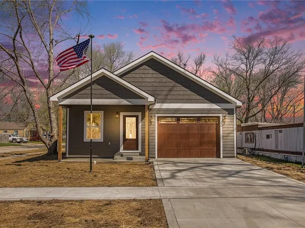 100 E Pacific Ave, Osawatomie, KS 66064