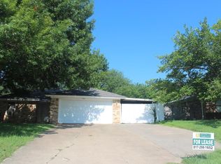 520 Parkridge Blvd, Burleson, TX 76028