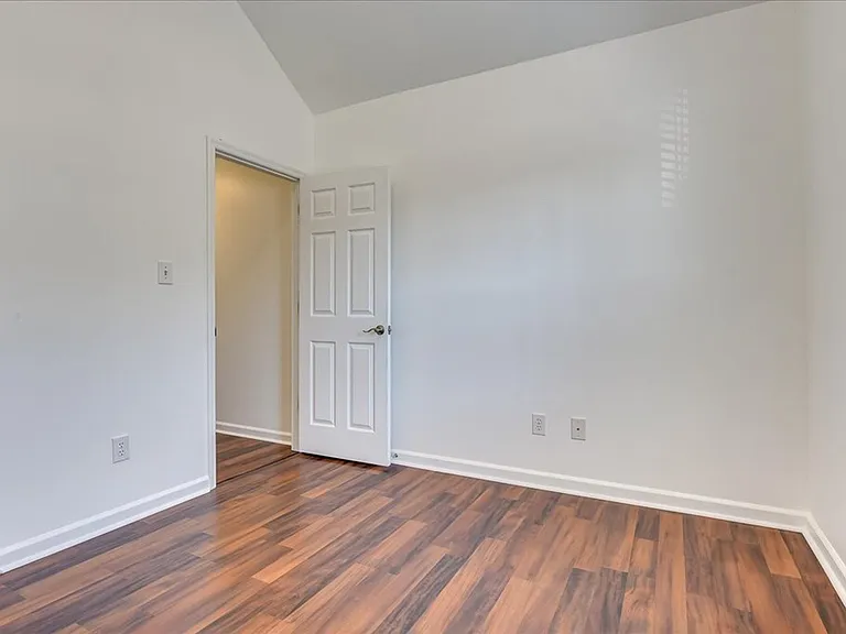 482 Connemara Trl — Photo 15