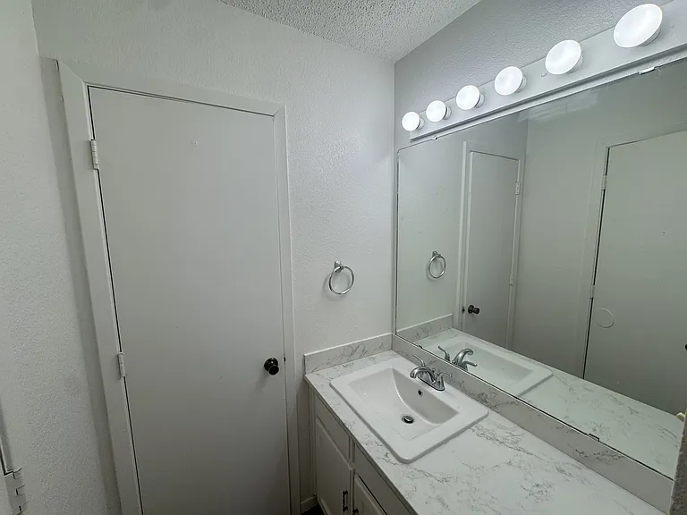 1140 Landsdale Ln #1140 — Photo 15