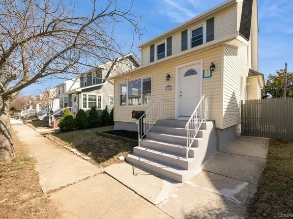 10 Winchester Drive, Lindenhurst, NY 11757