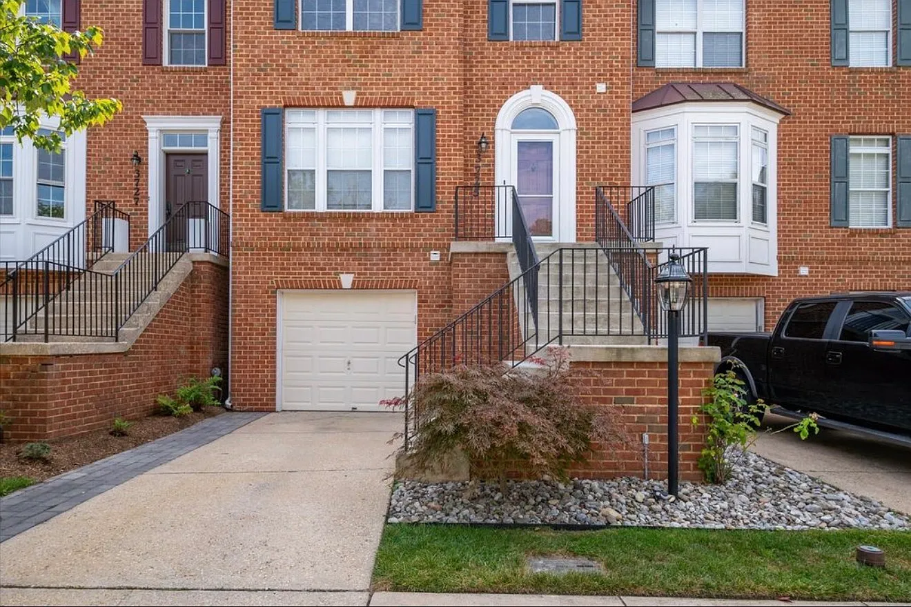 3 bed, 2511 sqft, $3,600 — Photo 1