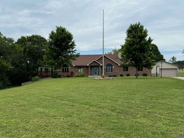 2709 NE Chester St, Topeka, KS 66617