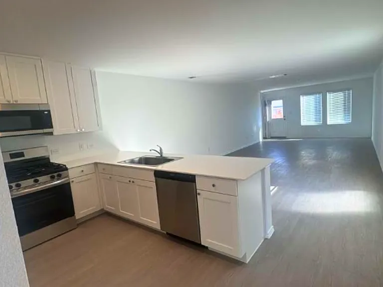 208 Skyfire St — Photo 36