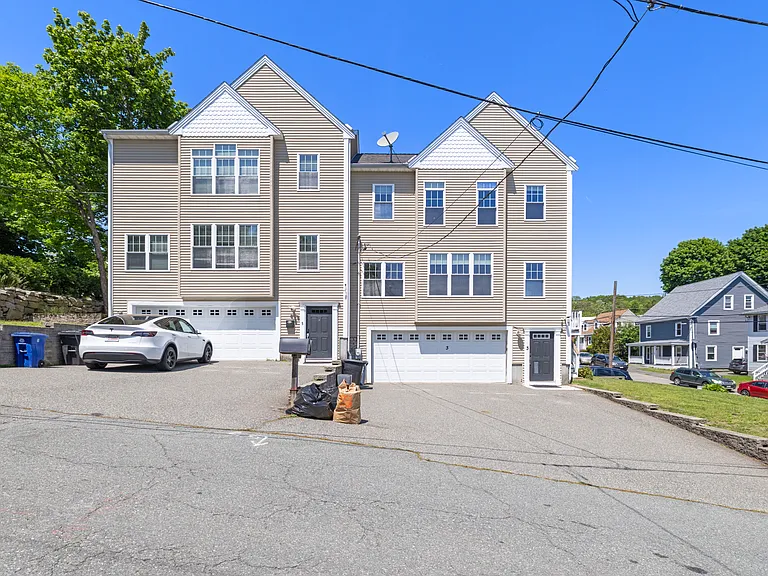 3 Prospect Hill St #3 — Photo 1