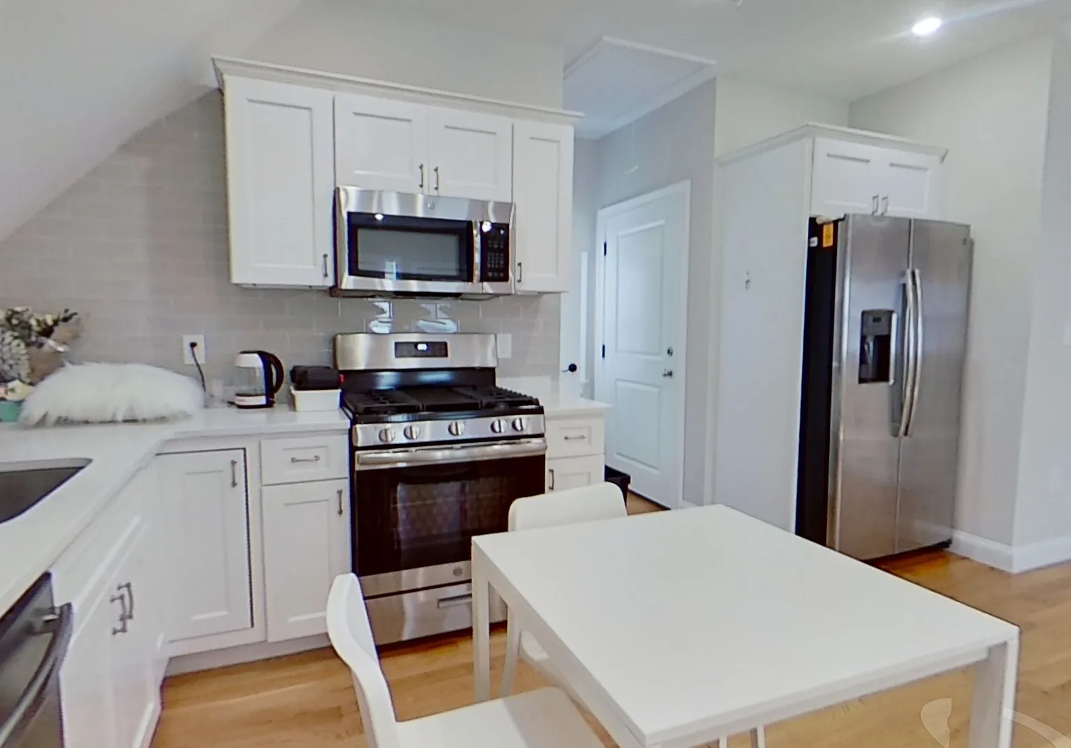 9/1 - No Fee! Renovated 3BR/2BA w/laundry in unit — Photo 2