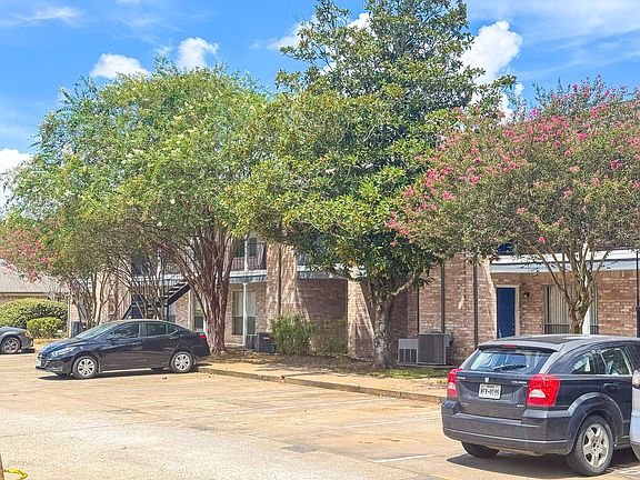 5th image of 704 E Waring St #116