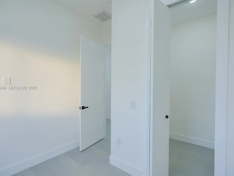 5 SW 26th Pl — Photo 36