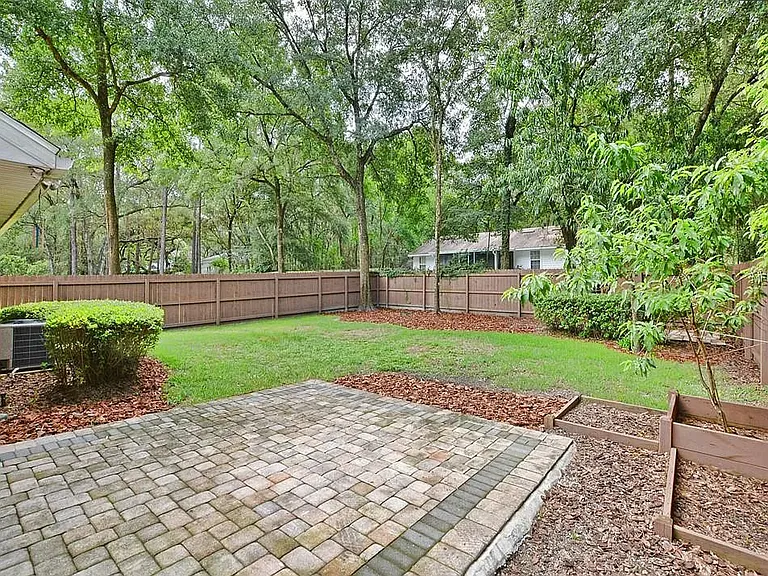 25024 Quaker Ridge Ave — Photo 4